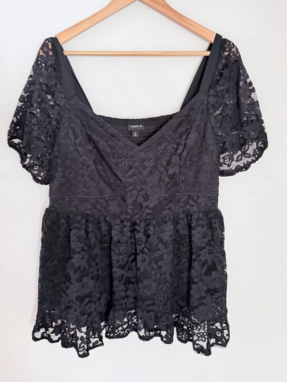 Torrid Black Lace Babydoll Top Size 0 Plus V-Neck Puff Sleeve Blouse